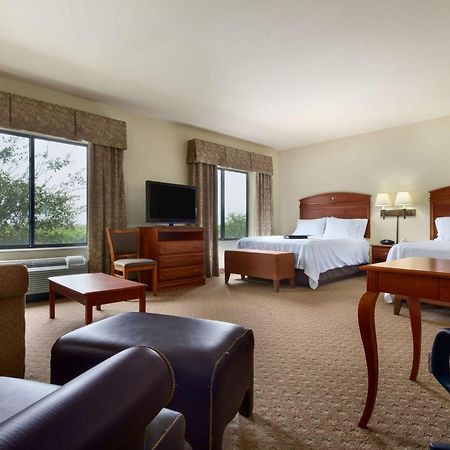 Hampton Inn & Suites Фарр Экстерьер фото