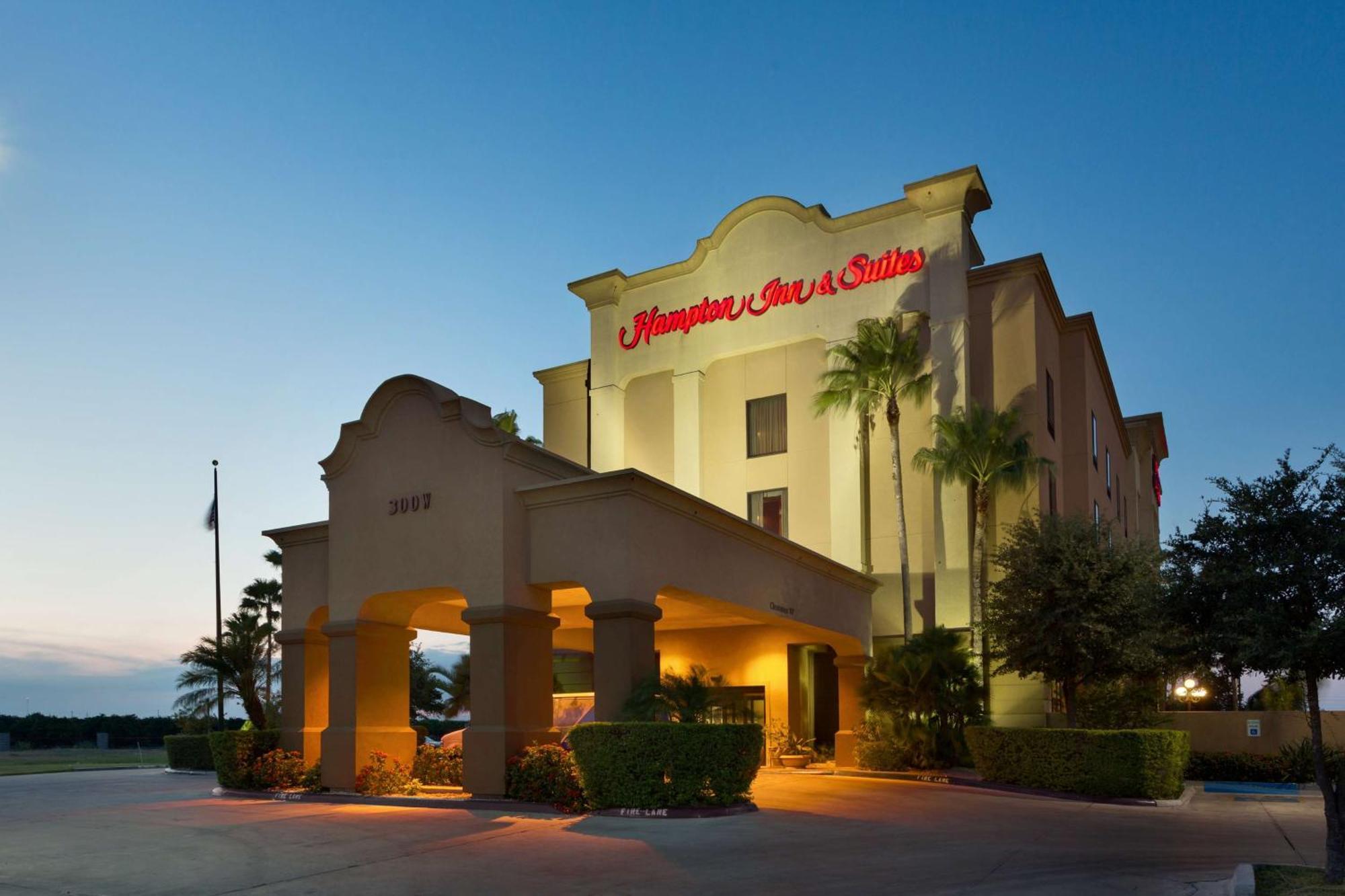 Hampton Inn & Suites Фарр Экстерьер фото