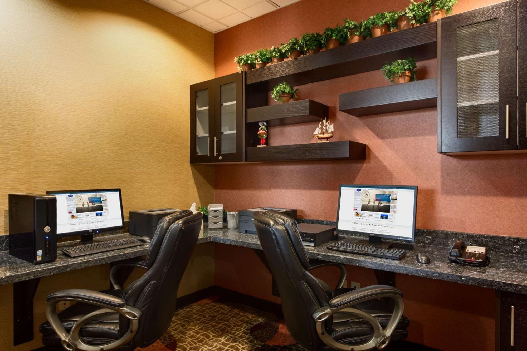 Hampton Inn & Suites Фарр Экстерьер фото