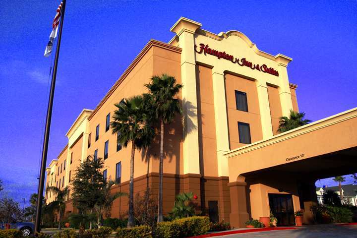 Hampton Inn & Suites Фарр Экстерьер фото
